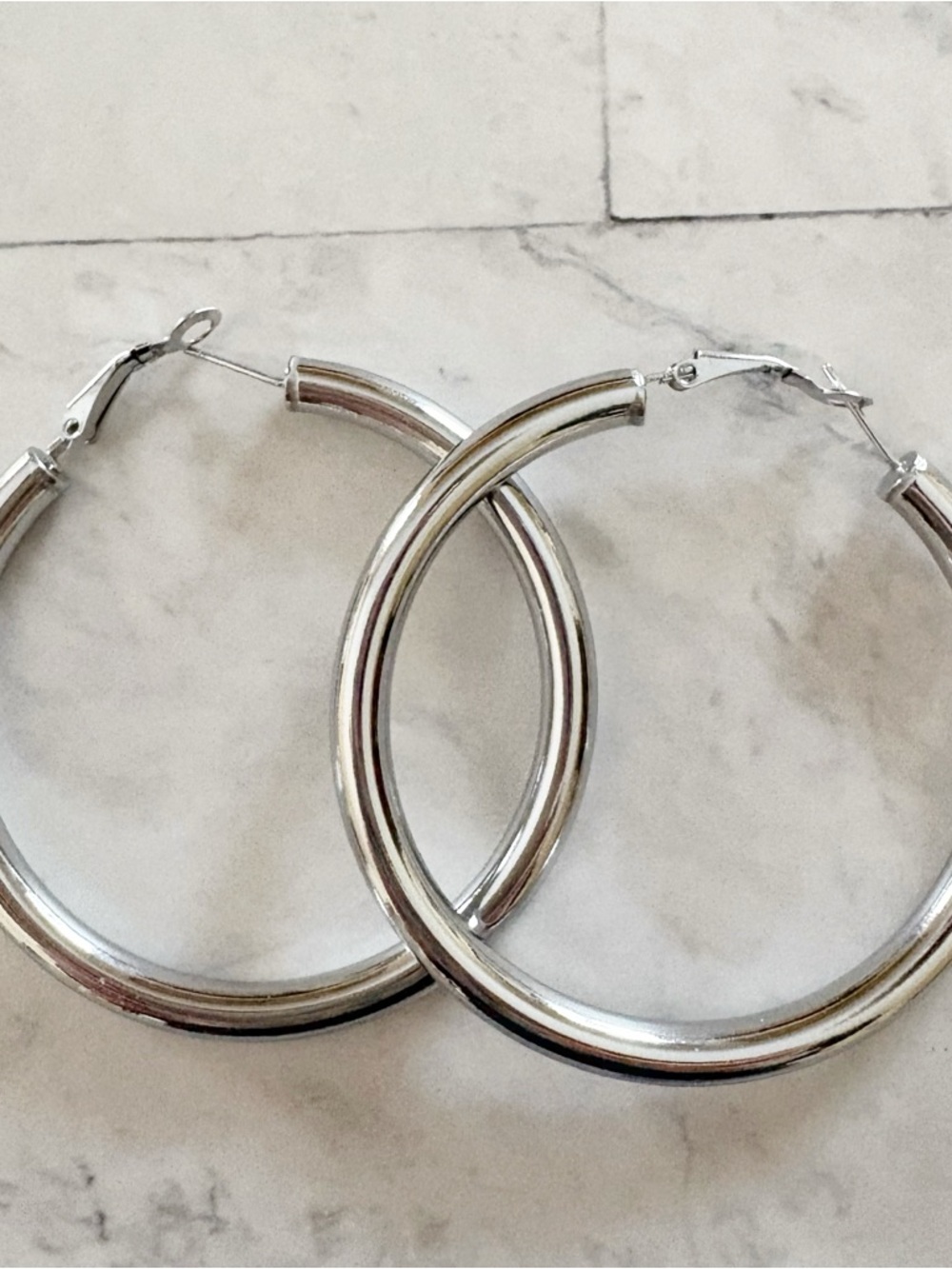 FaithHeart Silver Tone Hollow Pierced Hoop Earrings